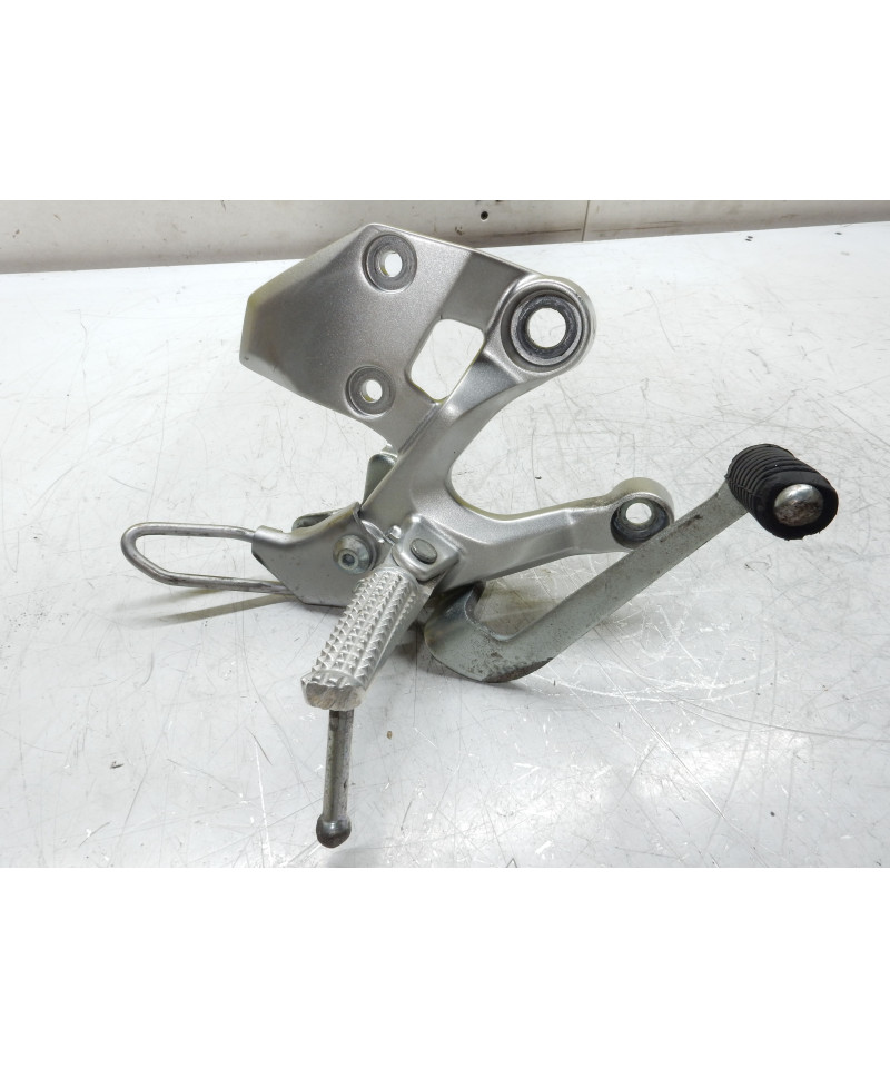 PLATINE REPOSE PIED AVANT DROIT