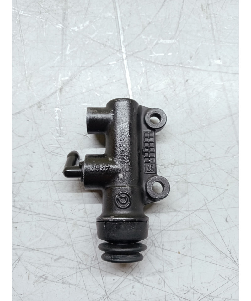 maitre cylindre de frein arrière