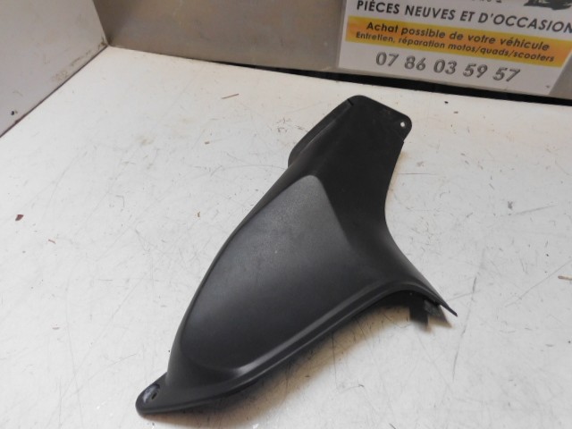 cache reservoir gauche