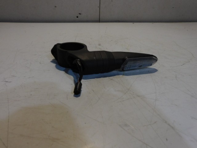 clignotant avant gauche