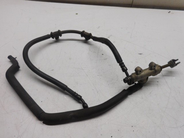 maitre cylindre avec durite