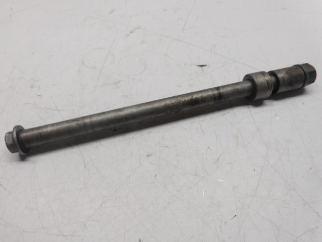 axe de roue arrière