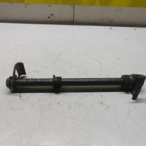 Axe de roue arrière