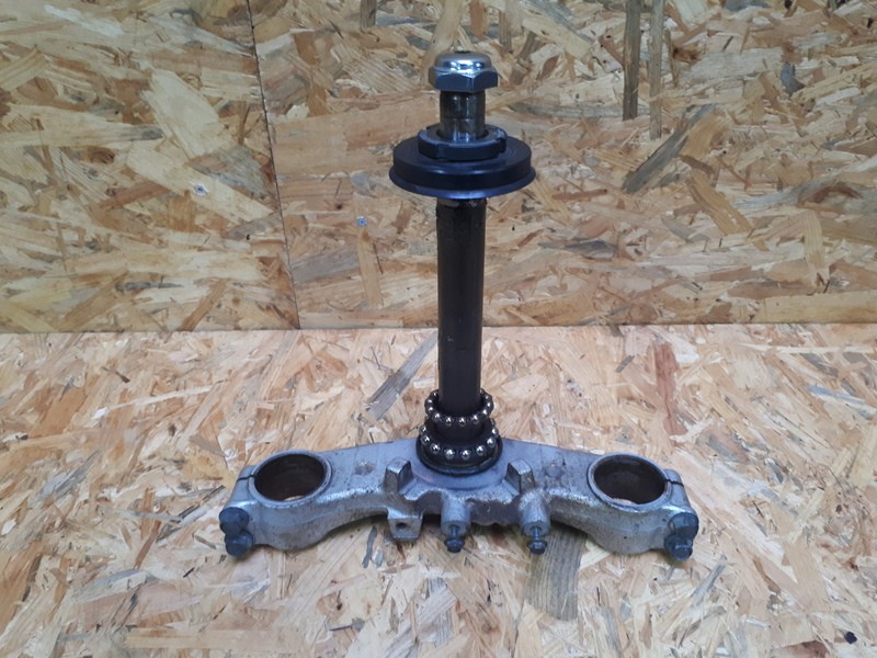 T de fourche inférieur