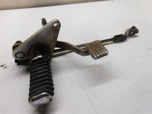 PLATINE AVANT DROITE