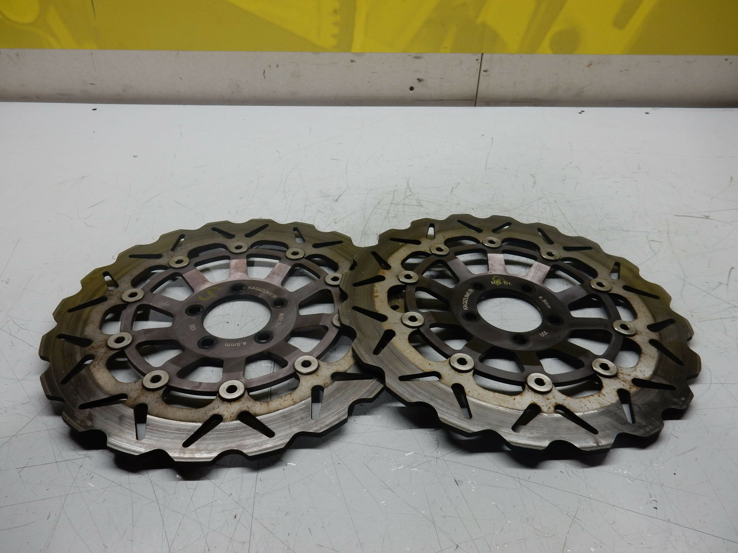 DISQUES DE FREIN AVANT