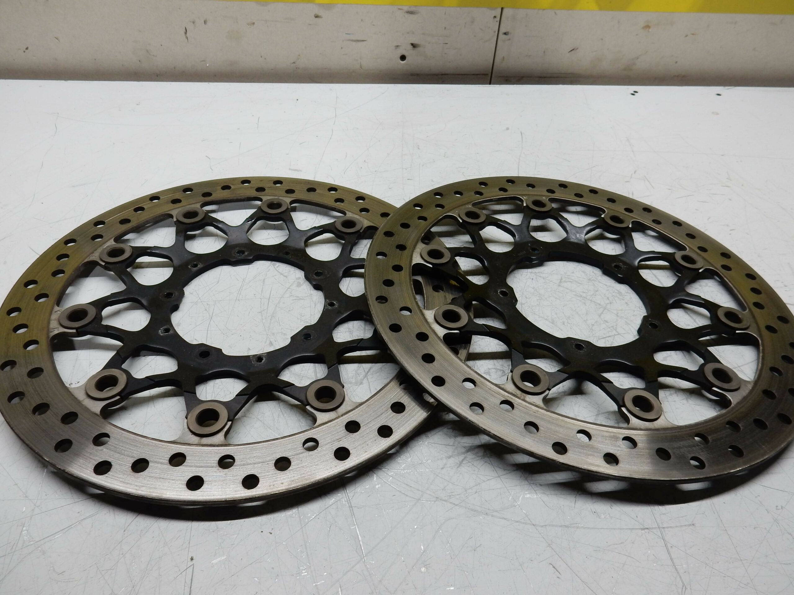 DISQUES DE FREIN AVANT