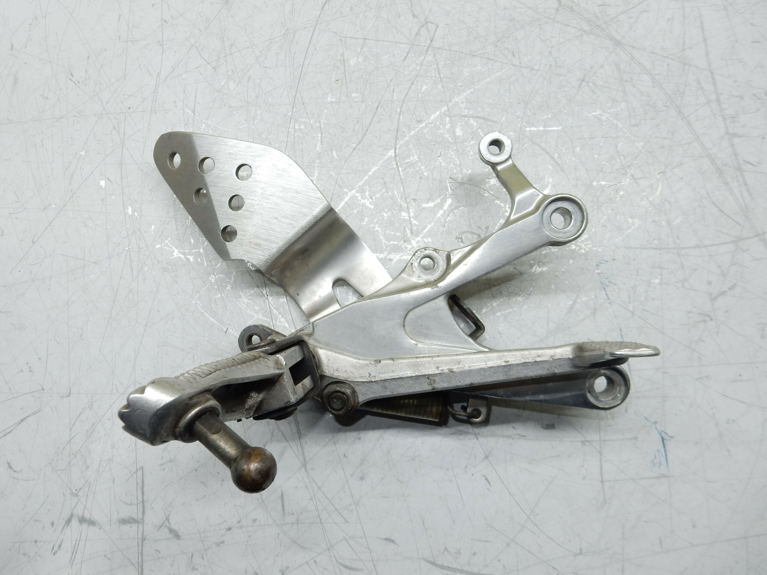 PLATINE AVANT DROITE