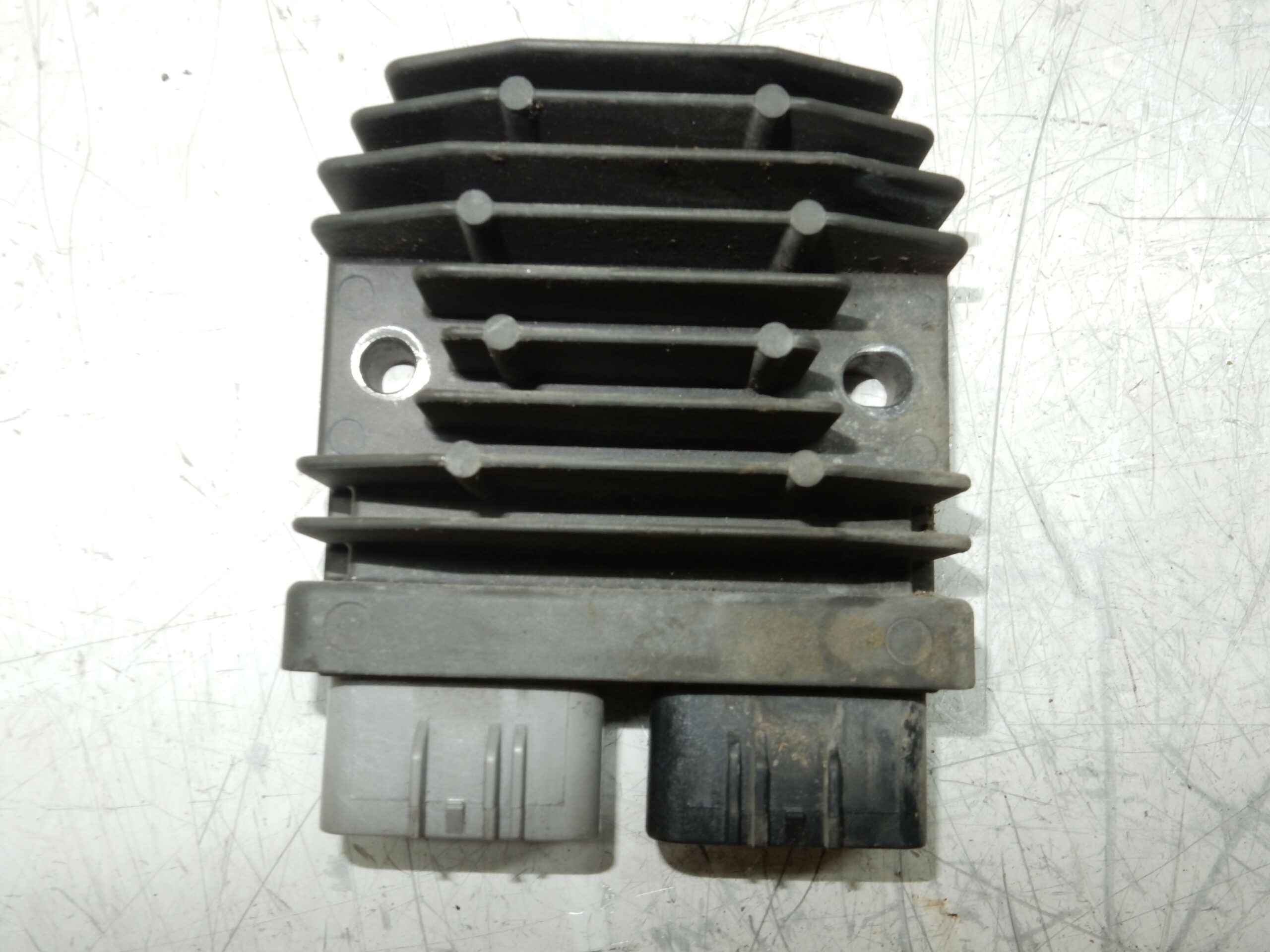 REGULATEUR DE TENSION