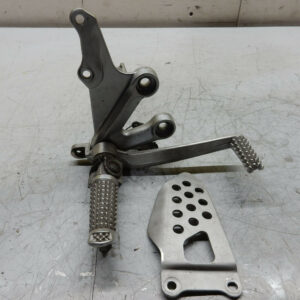 platine repose avant pied droit