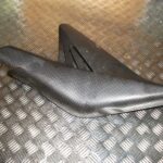 Cache latéral droit