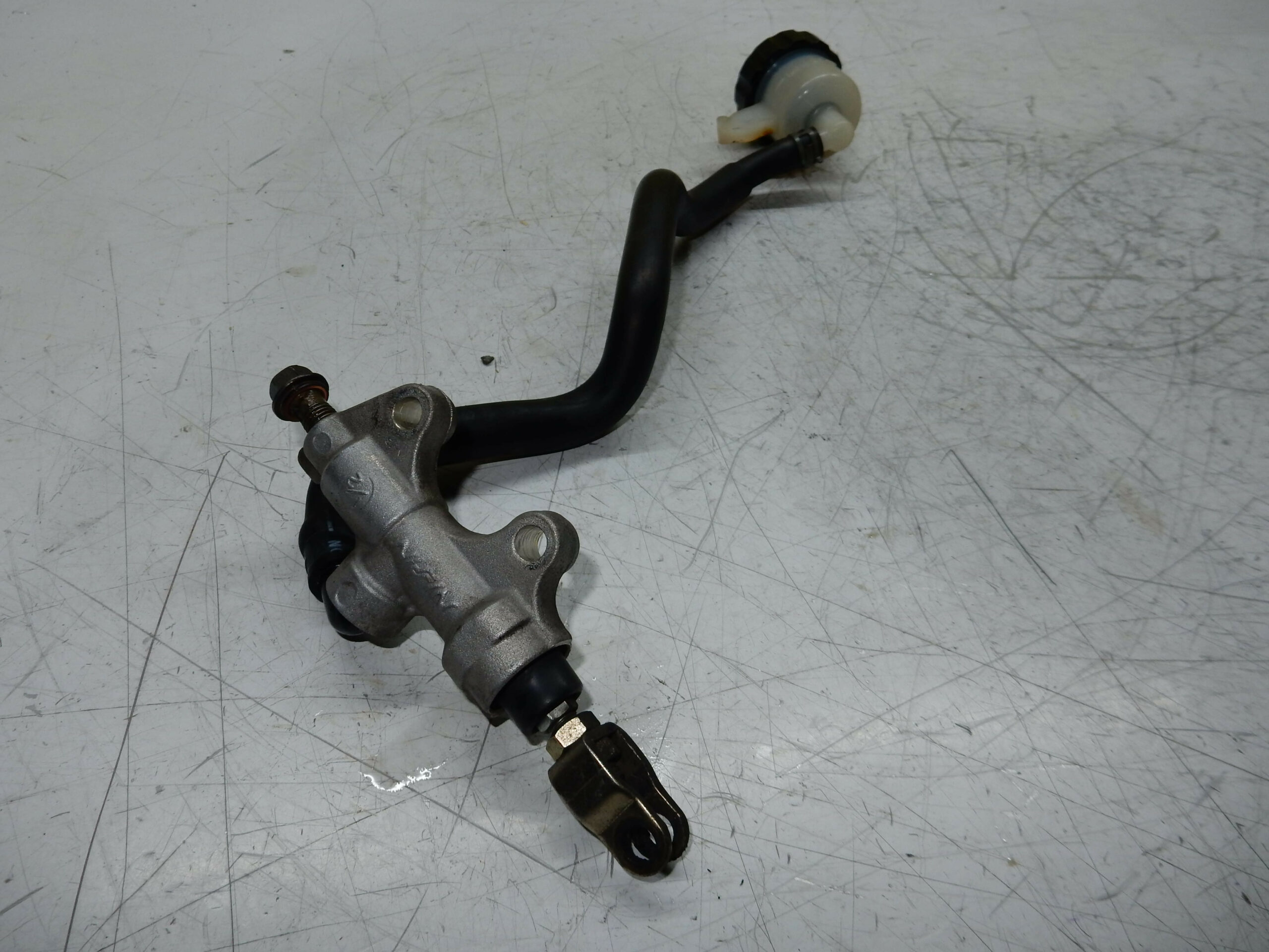 maitre cylindre de frein arrière