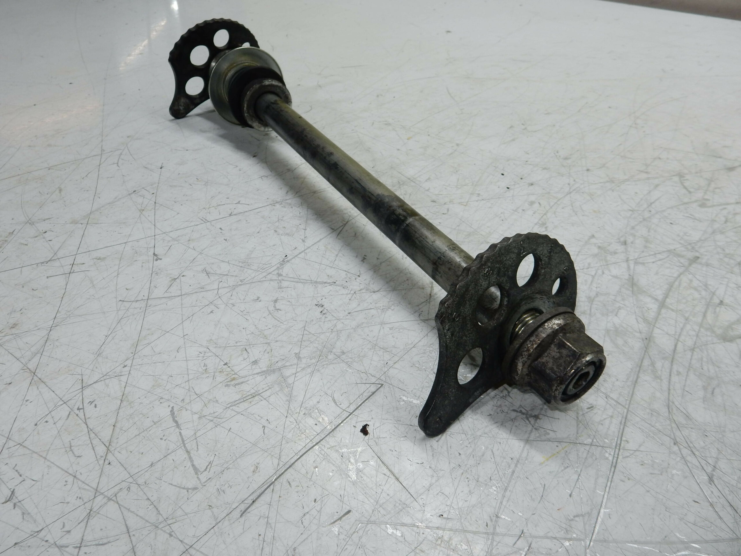 axe de roue arrière