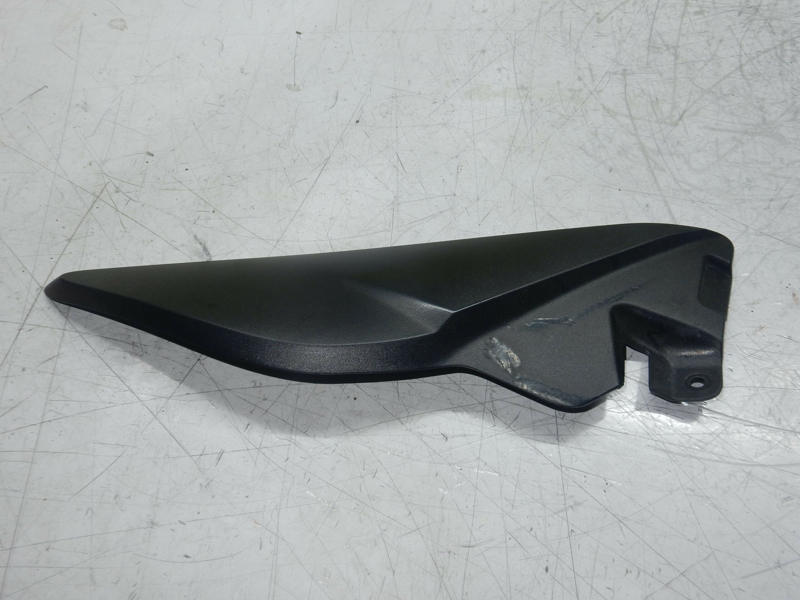 cache sous reservoir droite