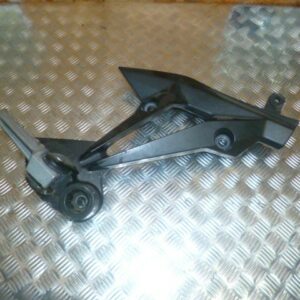 Platine repose pied passager droit