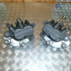 Paire d'étrier de frein avant