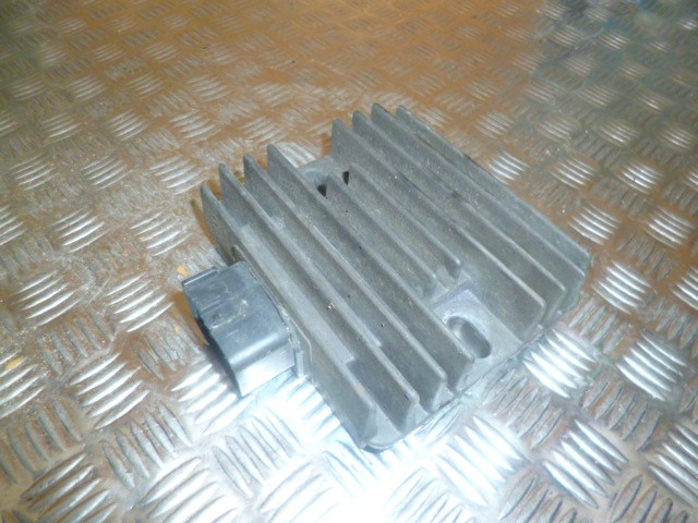 Régulateur/Redresseur de tension