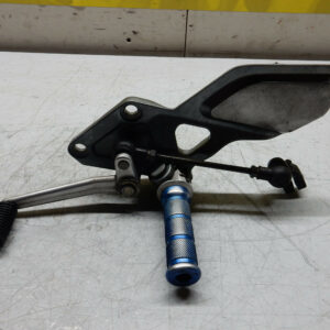 platine repose pied avant gauche