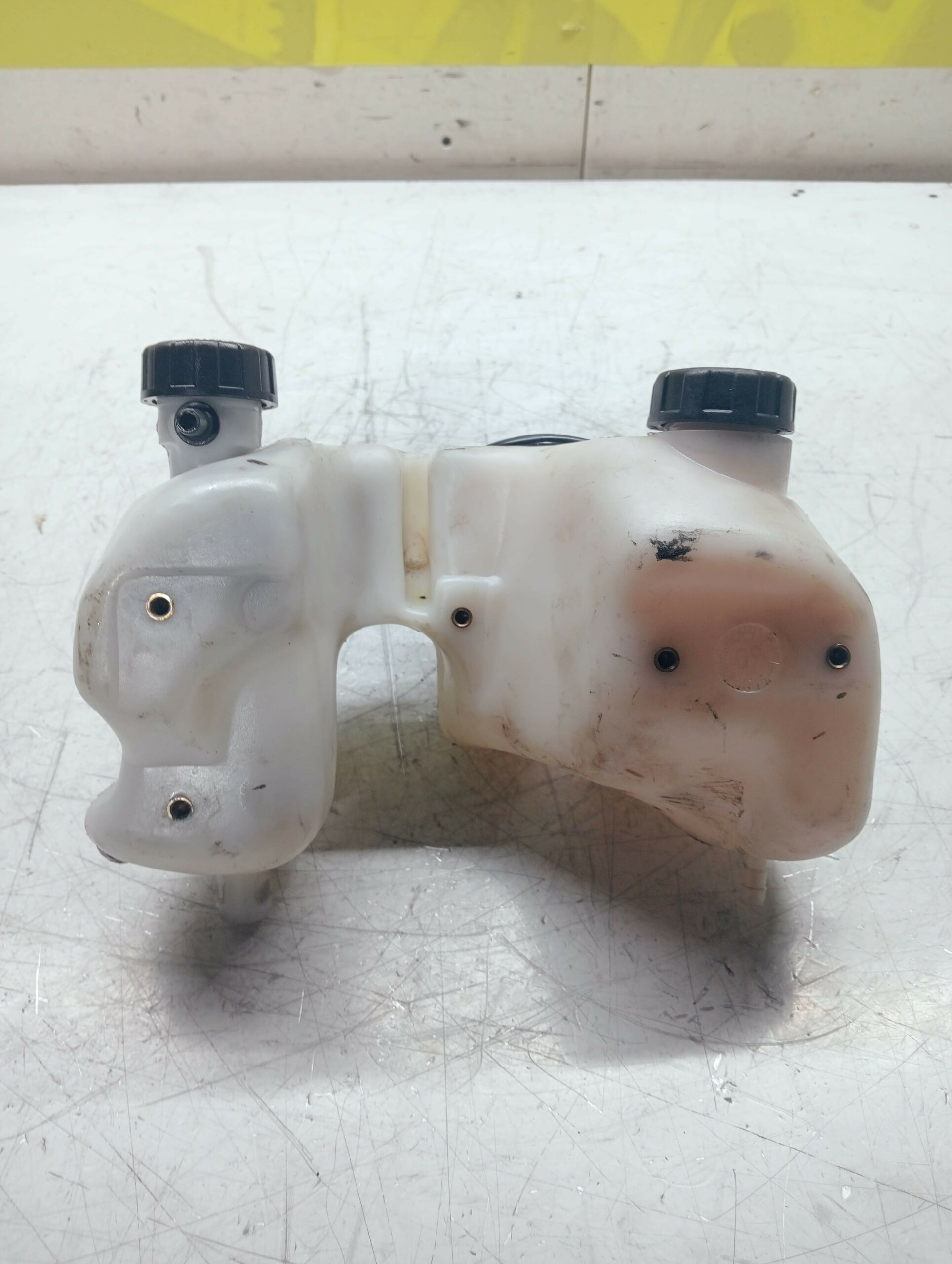 réservoir d'huile et eau