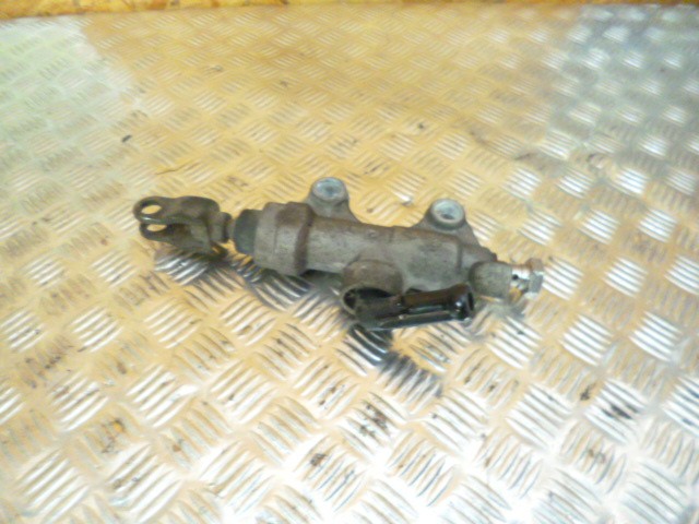 Maitre cylindre freins arrière