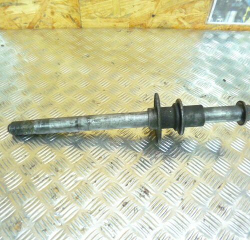 Axe de roue avant