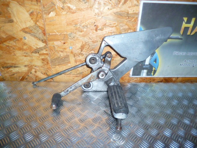 Platine repose pied gauche