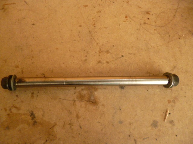 Axe de bras oscillant