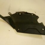 Cache avant droit réservoir