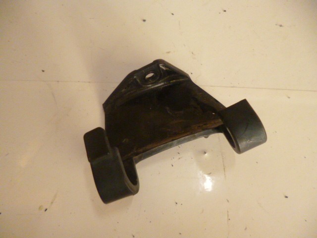 fixation câble frein ar