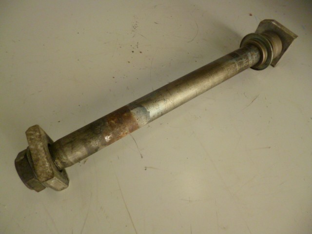 axe de roue arrière