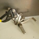 platine repose pied avant droite