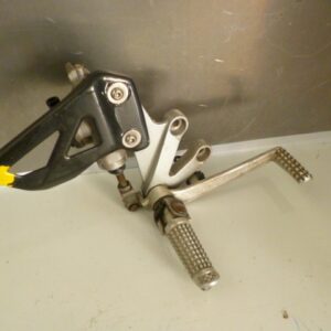 platine repose pied avant droite