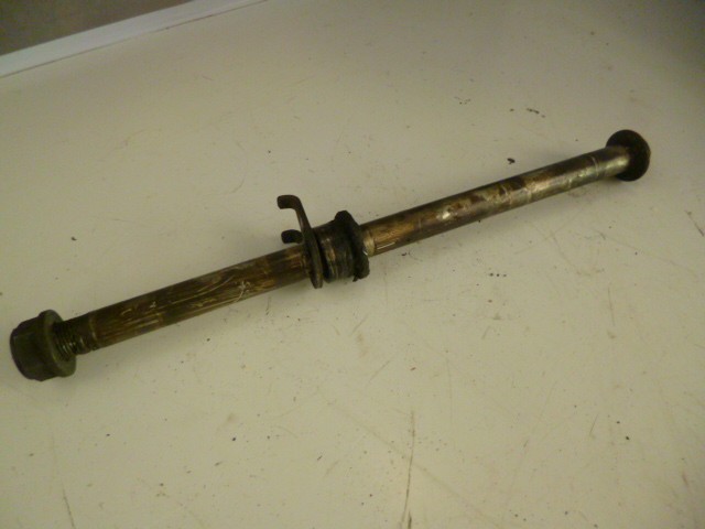 axe de roue arrière