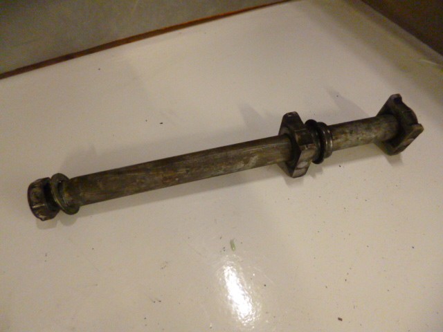 axe de roue arrière