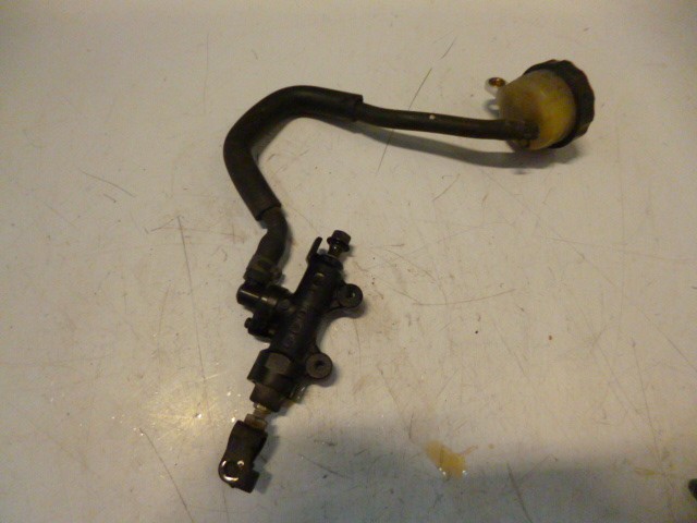 maître cylindre frein arrière