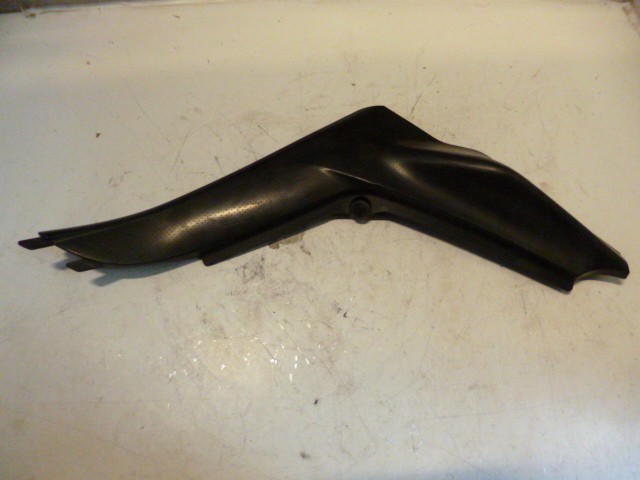 cache sous selle (gauche)