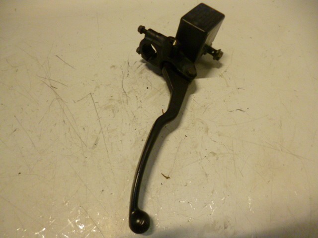 maître cylindre de frein avant