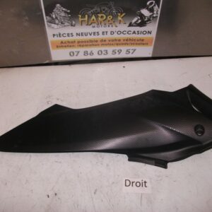 cache latéral droit