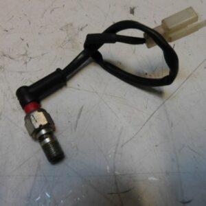 contacteur feux stop