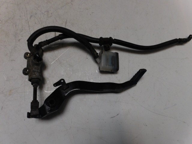 pédale de frein et maître cylindre