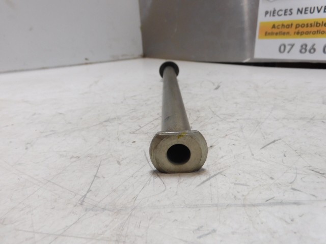 axe de roue arrière