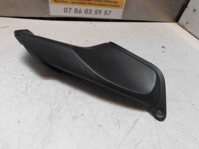 cache reservoir gauche