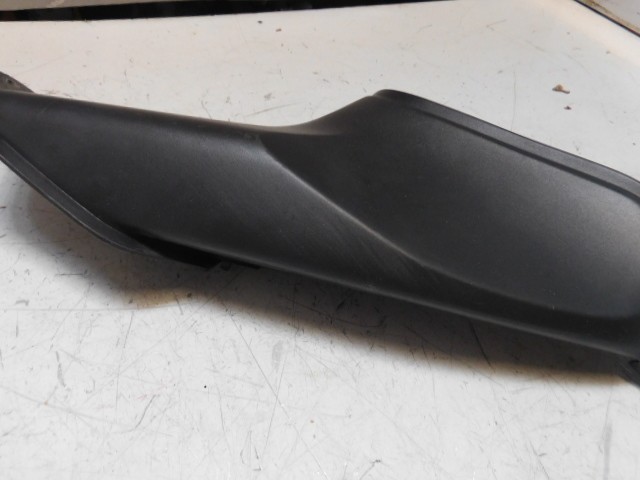 cache reservoir gauche