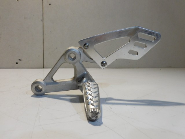 platine repose pied avant gauche