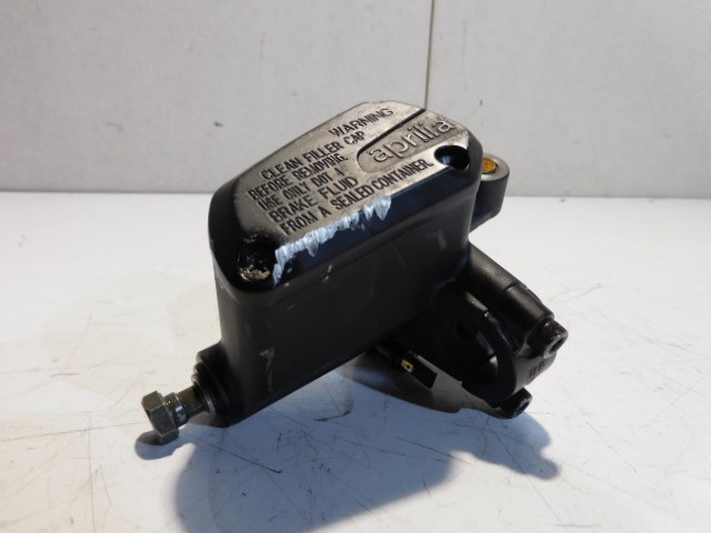 maitre cylindre de frein avant