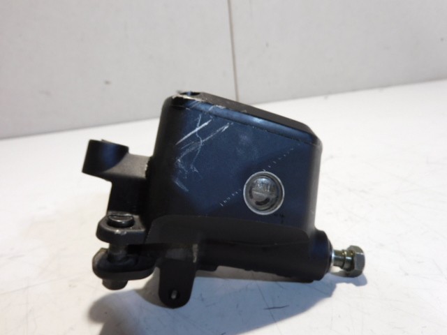 maitre cylindre de frein avant