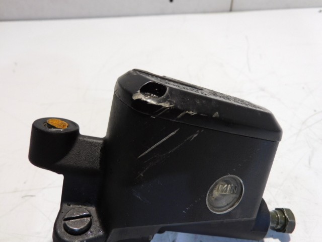 maitre cylindre de frein avant