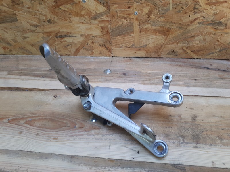 Platine avant droite