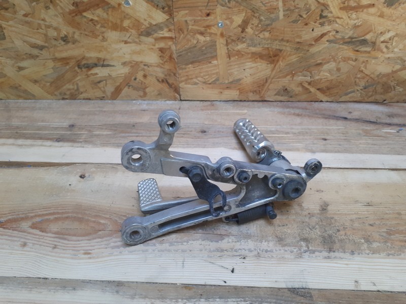 Platine avant droite