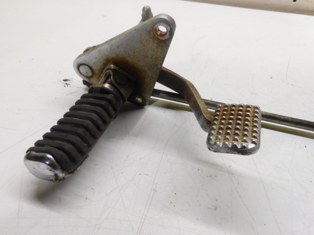 PLATINE AVANT DROITE